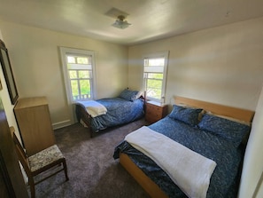 2 bedrooms, travel cot, WiFi, bed sheets