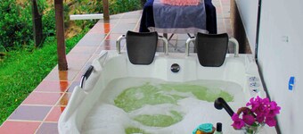 Hermosas Vista a la Piedra de Guatapé, el Peñol y la Represa. Cara Rural