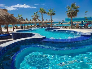 Pool - Corner Luxury Condo with Large Balcony (Puerto Peñasco)