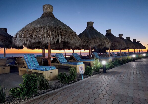 Terrace/patio - Corner Luxury Condo with Large Balcony (Puerto Peñasco)