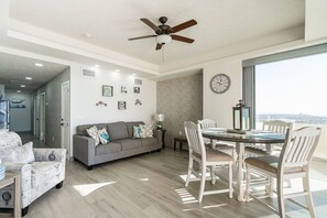 Living area - Excellent  view Studio type with 1 bedroom 1 bath condominium,  C30902 (Puerto Peñasco)