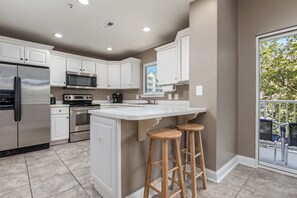 Fridge, microwave, oven, stovetop - OceanSide Condo 3BR + 2Bath, Jacuzzi, Elevator - 1 (OCEAN CITY)