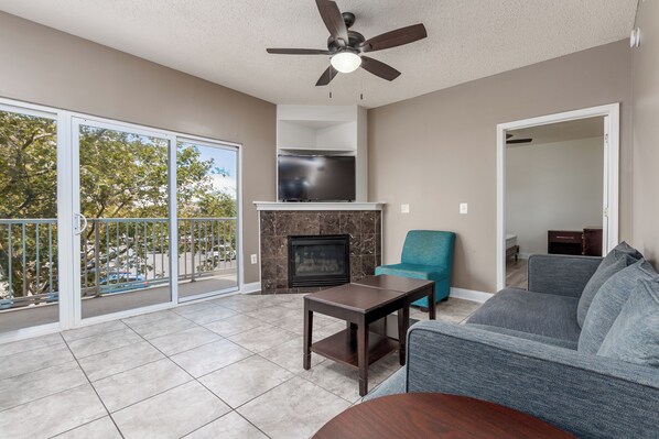 Smart TV - OceanSide Condo 3BR + 2Bath, Jacuzzi, Elevator - 1 (OCEAN CITY)