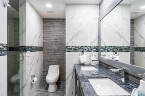 淋浴設備、提供毛巾