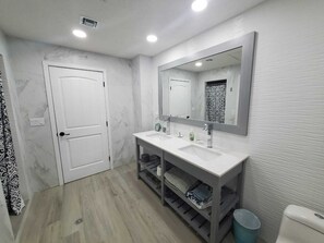 Shower, hair dryer, towels - Spacious 3 bedroom Condo 31207 (Puerto Peñasco)