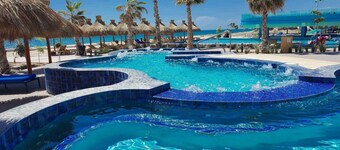 Spectacular 4 Bedroom Condo C31209
