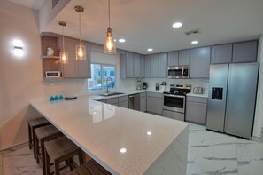 Fridge, microwave, oven, stovetop - Spectacular Beachfront 4 bedroom Home, Villa12 (Puerto Peñasco)