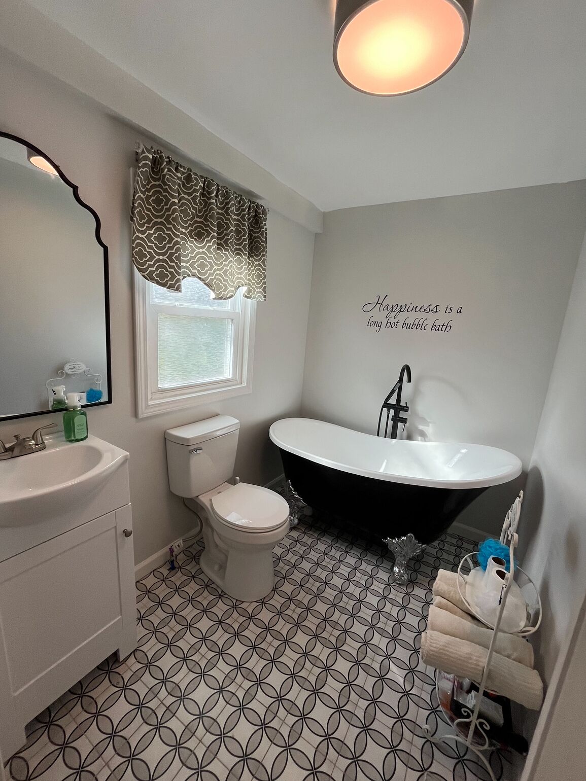 Secador de pelo, toallas, jabón, shampoo