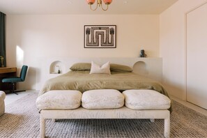 4 bedrooms, desk, iron/ironing board, travel crib