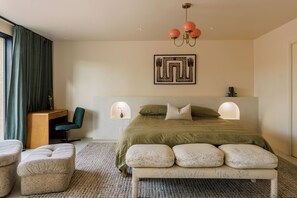 4 bedrooms, desk, iron/ironing board, travel crib