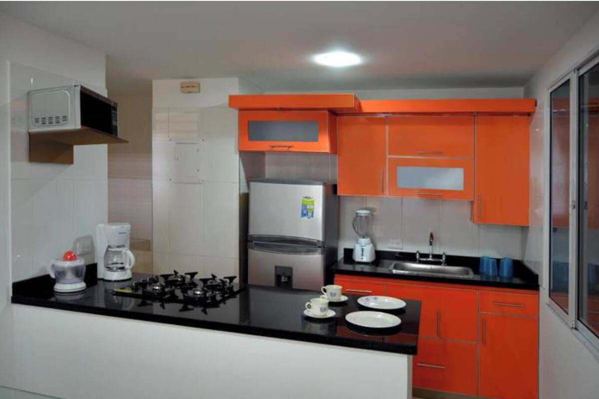 Microondas, placa de cocina, utensilios de cocina, Artículos de limpieza