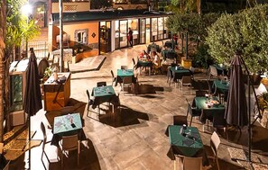 Outdoor dining - Lovely apartment in Santa Venerina (Santa Venerina)