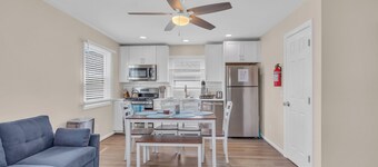 Walk 2 Beach, Outdoor Shower, Linens + Towels provided, Beach badges included