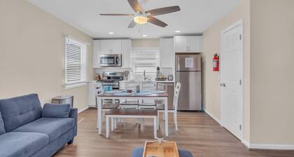 Walk 2 Beach, Outdoor Shower, Linens + Towels provided, Beach badges included