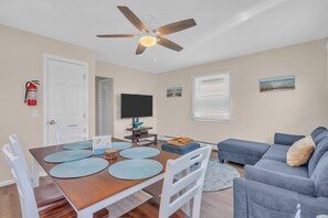 Dining - Walk 2 Beach, Outdoor Shower, Linens + Towels provided, Beach badges included (Seaside Heights)