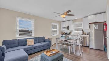 Smart TV, computer monitors