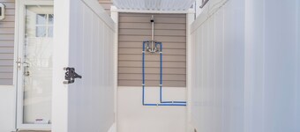 Walk 2 Beach, Outdoor Shower, Linens + Towels provided, Beach badges included