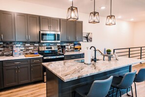 Refrigerador, microondas, horno, placa de cocina