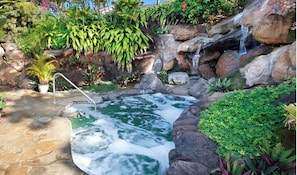 Spa - Hanalei Bay Resort 52012 - Newly updated, Bay views, Private walk to beach & AC! (Princeville)