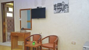 Comfort Triple Room - New Pyramids Paradise Hostel  (Giza)