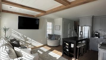 Smart TV, fireplace