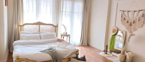 Free WiFi, bed sheets