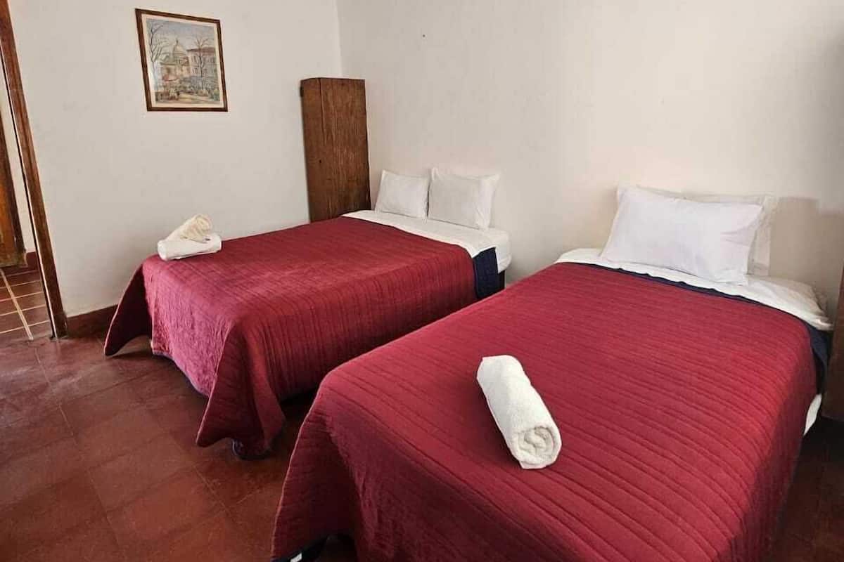 Chambre, vue ville | Coin séjour