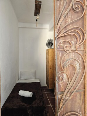 1 bedroom, individually furnished, free WiFi