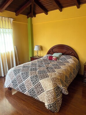 3 chambres, coffres-forts dans les chambres, Wi-Fi, draps fournis
