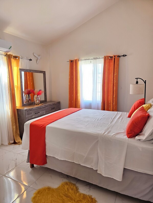 2 bedrooms, iron/ironing board, WiFi