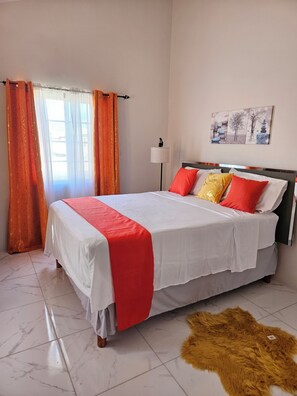 2 bedrooms, iron/ironing board, WiFi