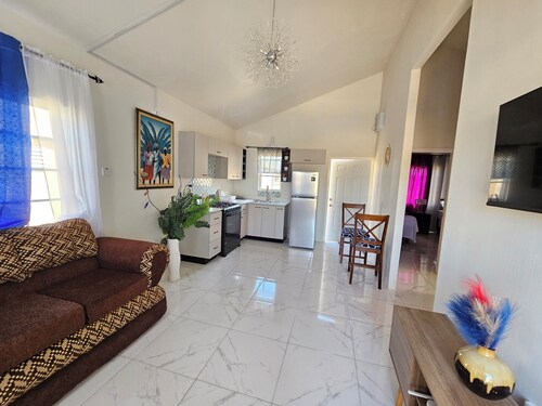 Chillax Portmore. Centrally located, beaches and  restaurants close by.