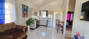 Chillax Portmore. Centrally located, beaches and  restaurants close by.