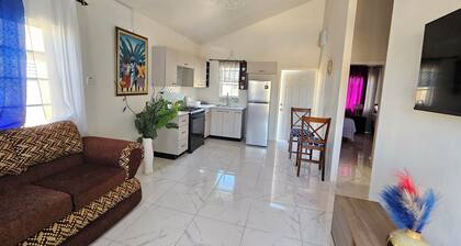 Chillax Portmore. Centrally located, beaches and restaurants close by.