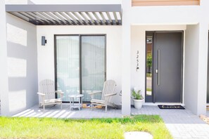 Exterior detail - Serene 3 Bedroom, 3 Bathroom Contemporary Home (4 miles from Disney) in Gated Resort with Pool, Gym and Ideally Situated! (Kissimmee)