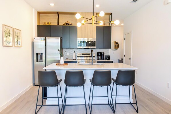 Fridge, microwave, oven, stovetop - Serene 3 Bedroom, 3 Bathroom Contemporary Home (4 miles from Disney) in Gated Resort with Pool, Gym and Ideally Situated! (Kissimmee)