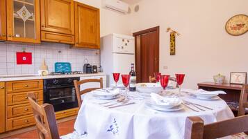 Frigorifero, forno, lavastoviglie, tostapane