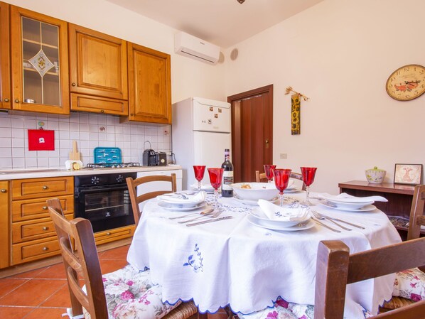 Køleskab, ovn, opvaskemaskine, brødrister