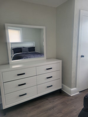 1 bedroom, desk, iron/ironing board, travel cot - Downtown Delight: 1BR Near Asbury Park Beach (Asbury Park)