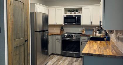 Cozy Ranch Style Home - Minutes from the Lake, with boat parking!