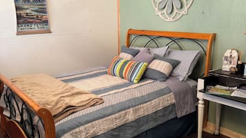 1 bedroom, bed sheets