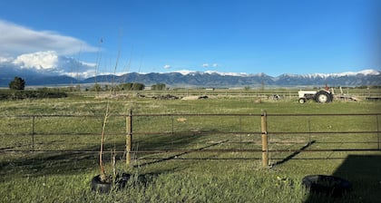 Little cabin. Big skies. Serious comfort and relaxation. Legendary views.