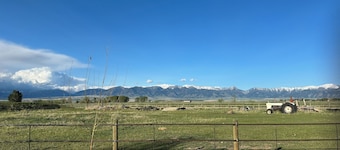 Little cabin. Big skies. Serious comfort and relaxation. Legendary views.