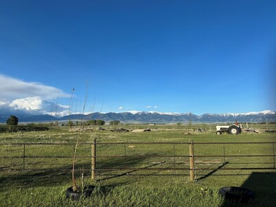 Little cabin. Big skies. Serious comfort and relaxation. Legendary views.