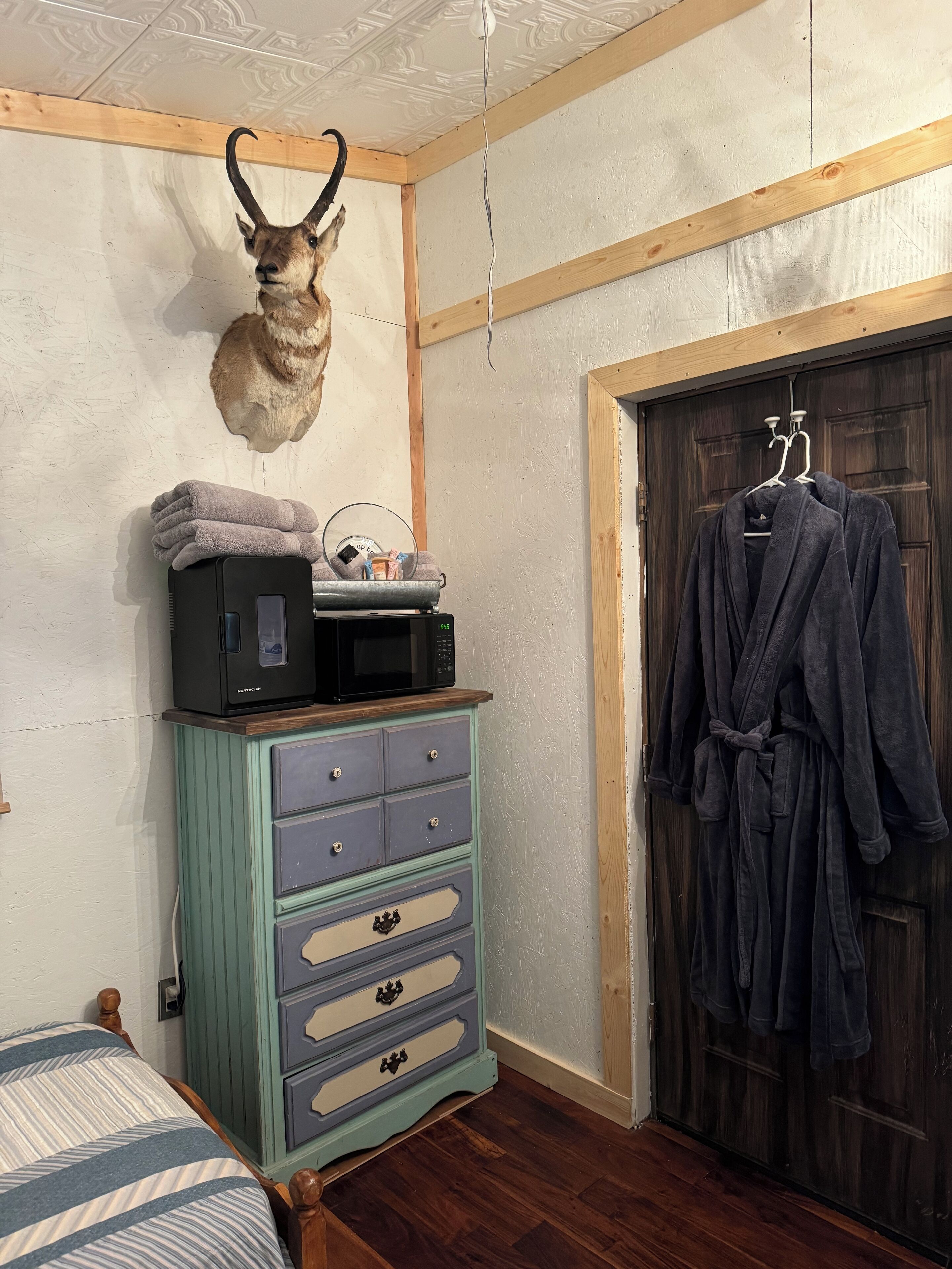 1 bedroom, bed sheets