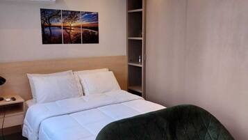 1 quarto, escrivaninha, Wi-Fi de cortesia, roupa de cama