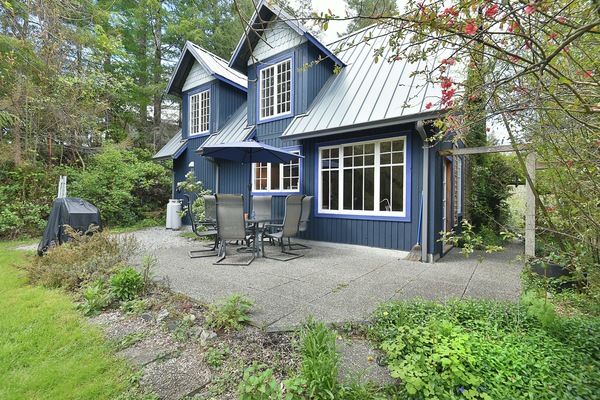 Enjoy the back patio!