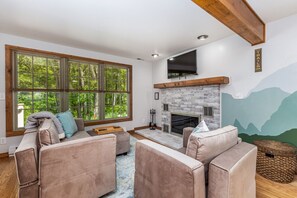 Smart TV, fireplace