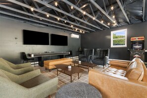 Smart-TV, Tischtennisplatte