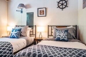 2 bedrooms, desk, WiFi, bed sheets